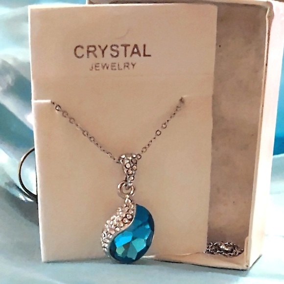 Blue Zircon Elegant Pendant - Picture 10 of 10